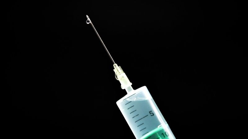 Neizslēdz iespēju pret Covid-19 ātrāk vakcinēt viedokļu līderus