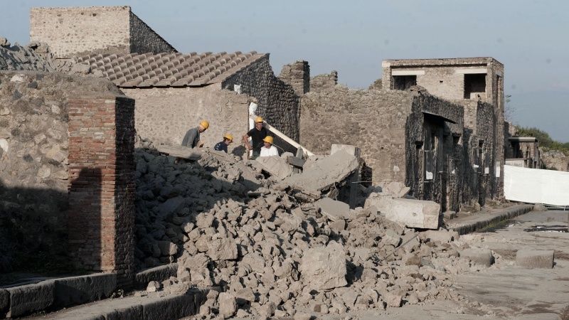 Pompeju drupas ik gadu pulcē arvien lielāku tūristu skaitu