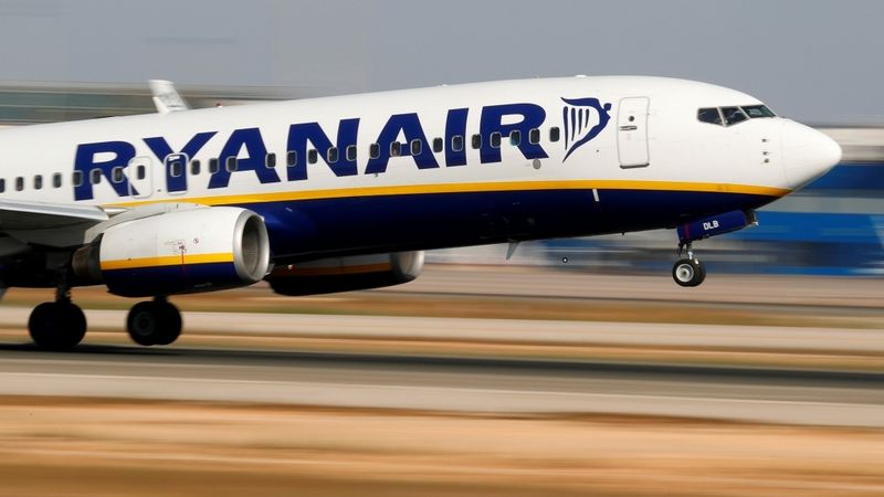 Streiku dēļ Ryanair piektdien atcels 150 lidojumus
