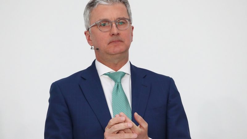 Papildināta - Kaitīgo izmešu falsificēšanas lietā aizturēts Audi vadītājs