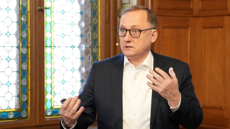 Kazāks: Procentu likmes joprojām ir ekonomikas izaugsmi bremzējošas