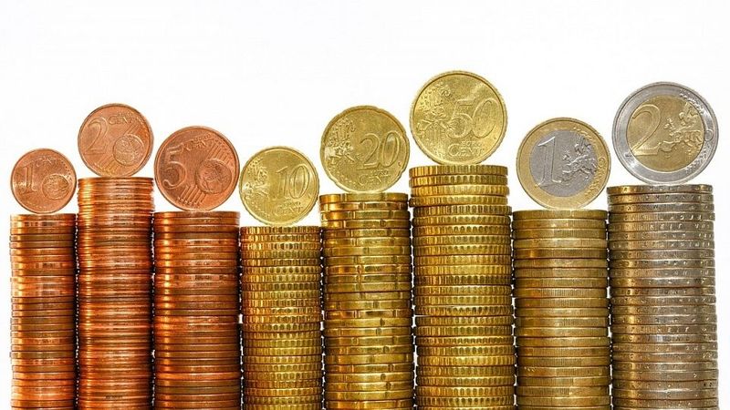 Budžeta ieņēmumi plānoti 15,081 miljardi eiro, izdevumi - 17,093 miljardi eiro