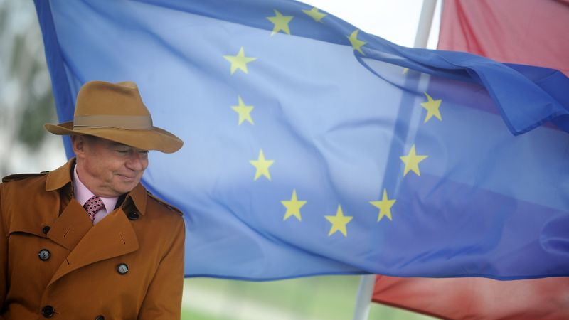Aptaujā par premjera kandidātiem līderos Lembergs un Ušakovs