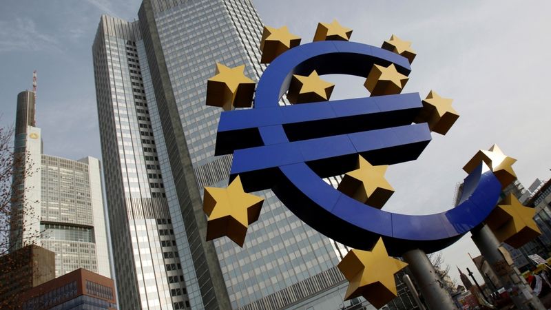 ECB procentu likmes saglabāsies tagadējā līmenī vismaz līdz 2019. gada vasarai