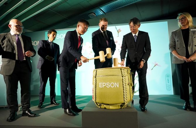 Investējot 6 miljonus eiro, Epson atklāj Eiropas Biznesa pakalpojumu centru Rīgā