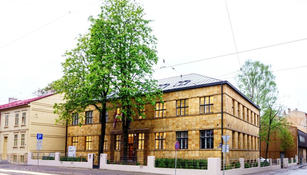 Iegulda 5 miljonus eiro vēsturiskas ēkas atjaunošanā Miera ielā