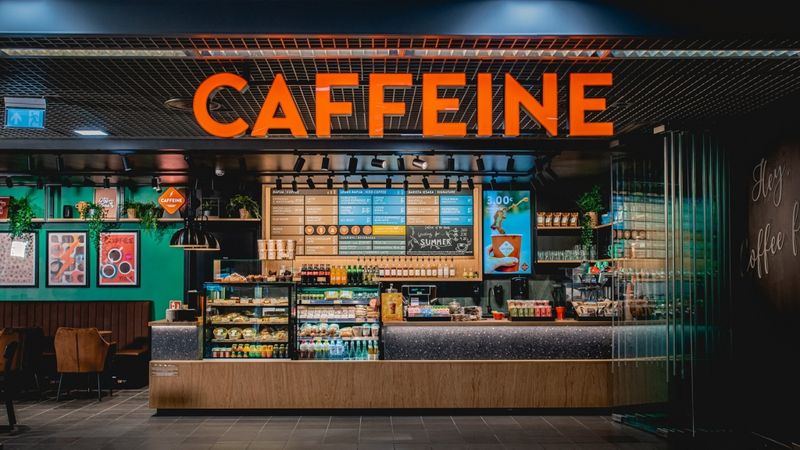 Rīgas lidostā atvērta vēl viena Caffeine kafejnīca