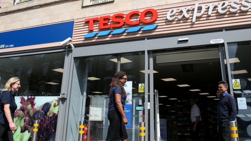 Tesco Lielbritānijā likvidēs 4500 darbvietas