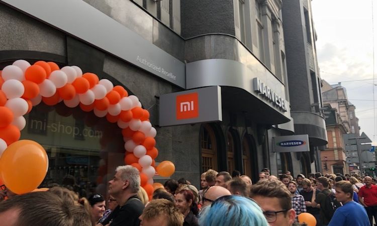 FOTO: Rīgā atver pirmo Xiaomi autorizēto elektronikas veikalu