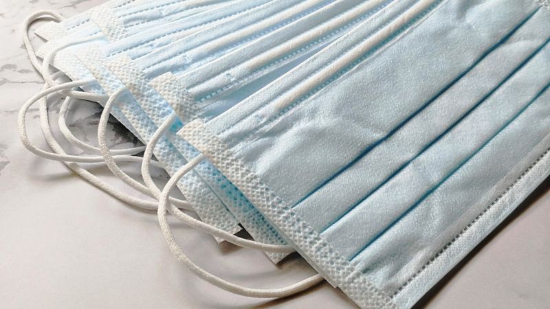 Darbs klātienē ar darba devēja norīkojumu un maskām