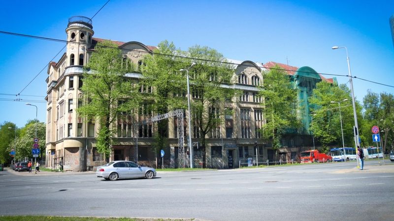Graustus Raņķa dambī un Kalnciema ielā sakārtos piespiedu kārtā