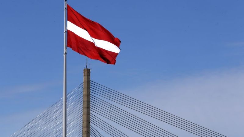 Fitch paaugstina Latvijas vidēja termiņa ekonomikas izaugsmes prognozes