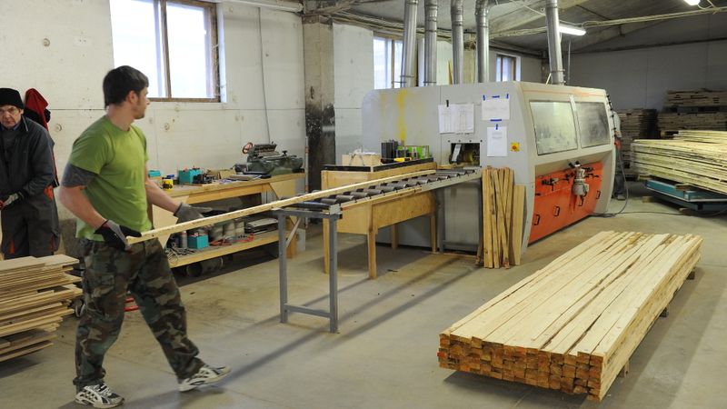 Kā top?: Parketa dēļi Riga parket ražotnē