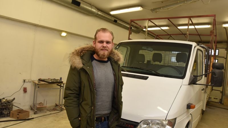 Autoservisa īpašnieks: Latvijā pārvietojas ar, maigi sakot, draņķīgām mašīnām