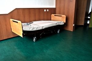 KNAB rosina saukt pie kriminālatbildības par datortomogrāfa «nodošanu lūžņos» Rēzeknē