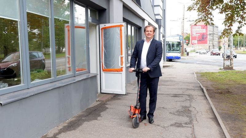 Nobrauc divus miljonus minūšu