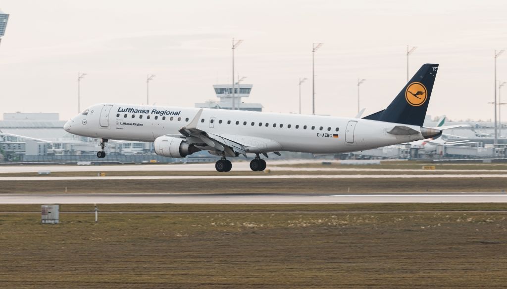 Lufthansa grupa līdz oktobrim atceļ 20 000 reisu