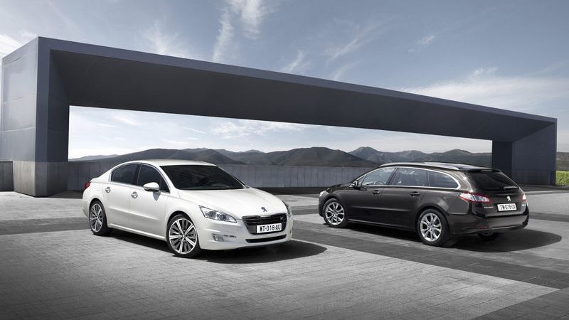 Peugeot 508 sēdēs uz diviem krēsliem