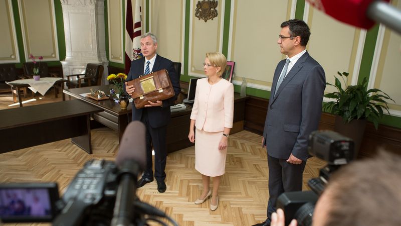 FOTO: 2016.gada valsts budžeta iesniegšana Saeimā