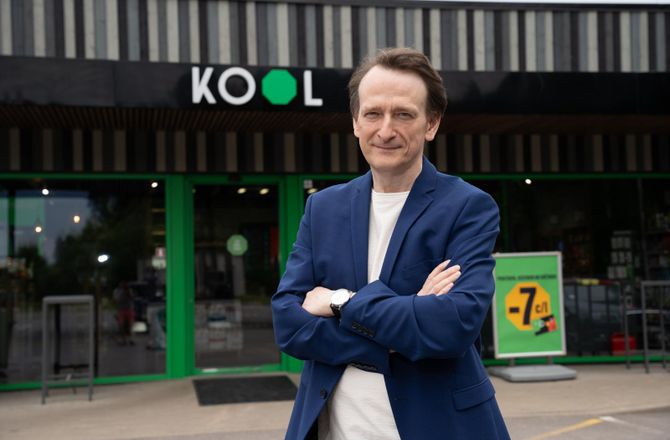 Solis uz priekšu, divi atpakaļ