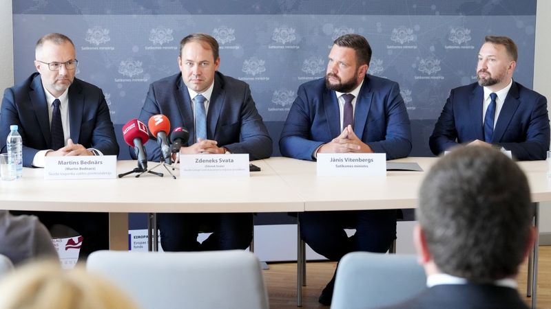 Pirmajiem jaunajiem elektrovilcieniem ir jāsāk kursēt līdz gada beigām