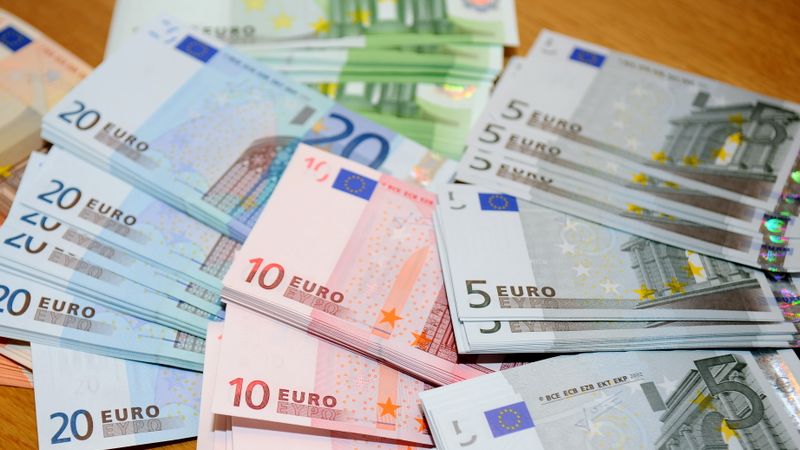 Latvija starp valdības parāda samazināšanas līderiem Eiropas Savienībā