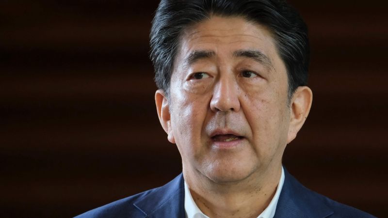 Japānas premjerministrs Abe veselības stāvokļa dēļ atkāpsies no amata