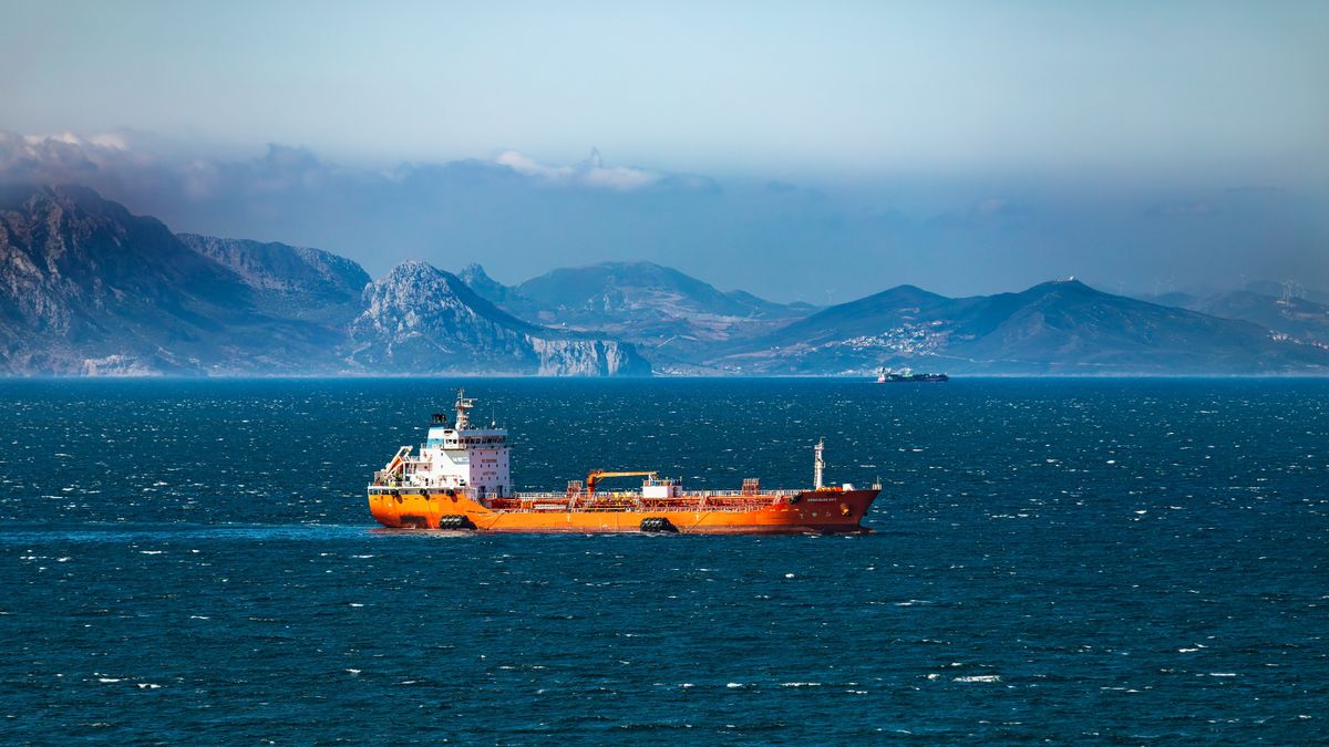 Hormuza šauruma blokādes ieilgšana varētu radīt stimulu pāriet no naftas uz citiem energoresursiem