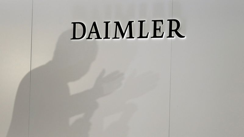 No Daimler vēlas piedzīt 896 miljonus eiro