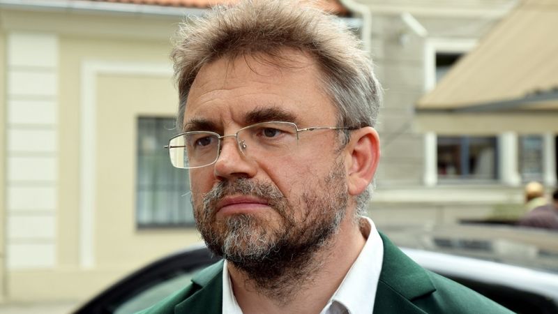Papildināta - Saeima izdod kratīšanai Askoldu Kļaviņu