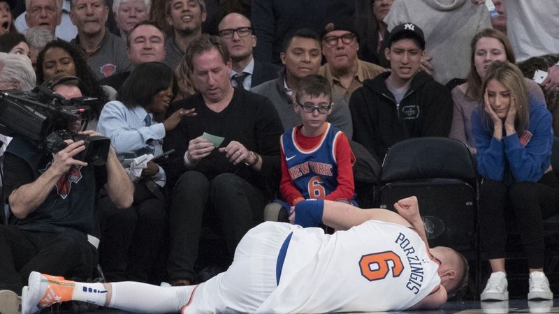 Porziņģis gūst smagu traumu, kas viņu no basketbola atturēs uz daudziem mēnešiem
