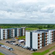 Jelgavā atklāts otrais zemas īres maksas daudzdzīvokļu nams