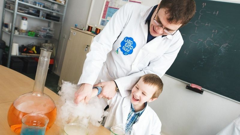 Laboratorium Zinātnes skola  uzņemta Latvijas Ķīmijas un farmācijas uzņēmēju asociācijā