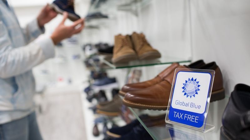 Ārvalstu viesi Latvijas tax free veikalos pērn iztērējuši vairāk nekā 20 miljonus eiro