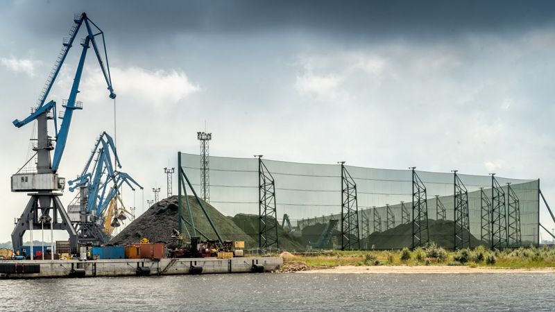 FOTO: Gada balvas Rīgas arhitektūrā finālists tuvplānā - vēja barjera Rīgas brīvostā