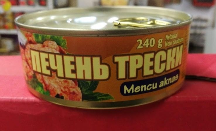 FOTO: PVD pārbaudē konstatē nezināmas izcelsmes zivju konservus ar viltotu marķējumu