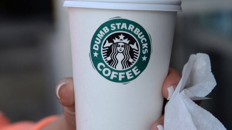 Papildināta - EK liek Fiat un Starbucks nenomaksātos nodokļos samaksāt līdz 30 miljoniem eiro
