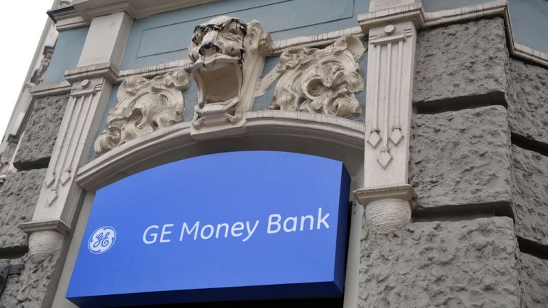 Latvijā par vienu banku mazāk - anulē GE Money kredītiestādes licenci