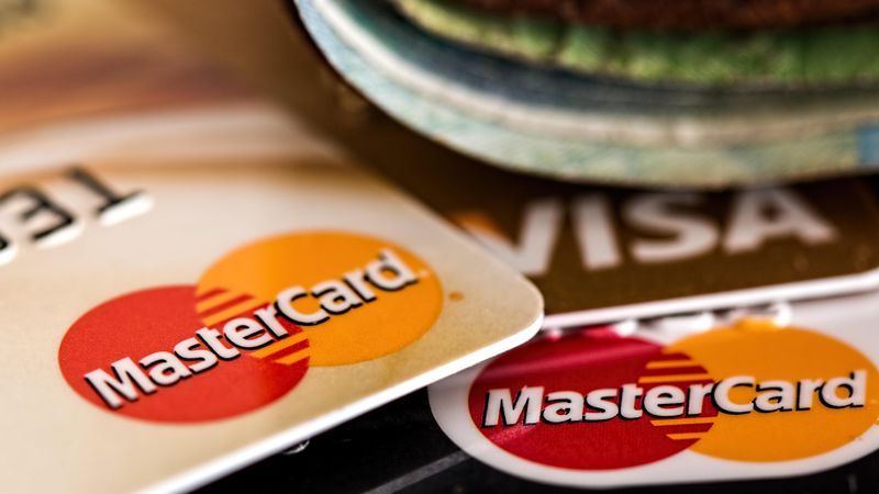 Kubā tiks pārtraukti maksājumi ar Visa un Mastercard kartēm