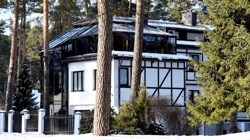 FOTO: Izdemolēta un apzagta Rimšēviča privātmāja