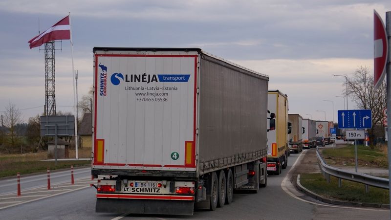 Atceļ prasību par kravas transportlīdzekļu atgriešanos reģistrācijas valstī ik pēc astoņām nedēļām