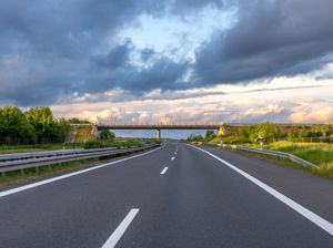 Tele2 visas autoceļa Via Baltica bāzes stacijas aprīkojis ar 5G tehnoloģiju