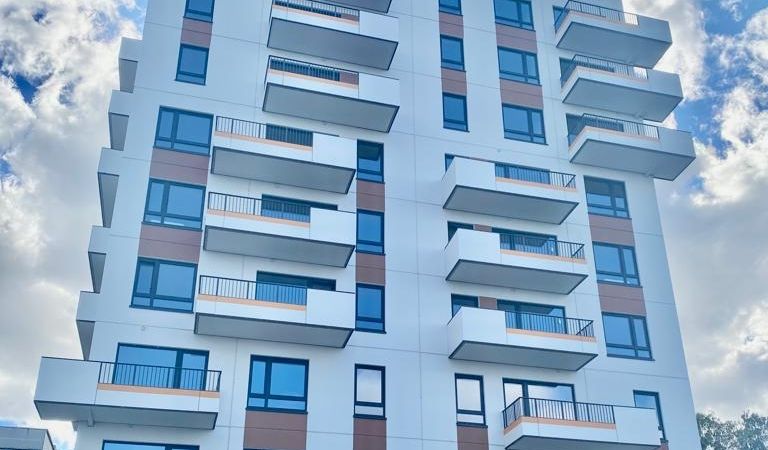 Deglava gleznotāju rezidencē ekspluatācijā nodotas pirmās divas mājas