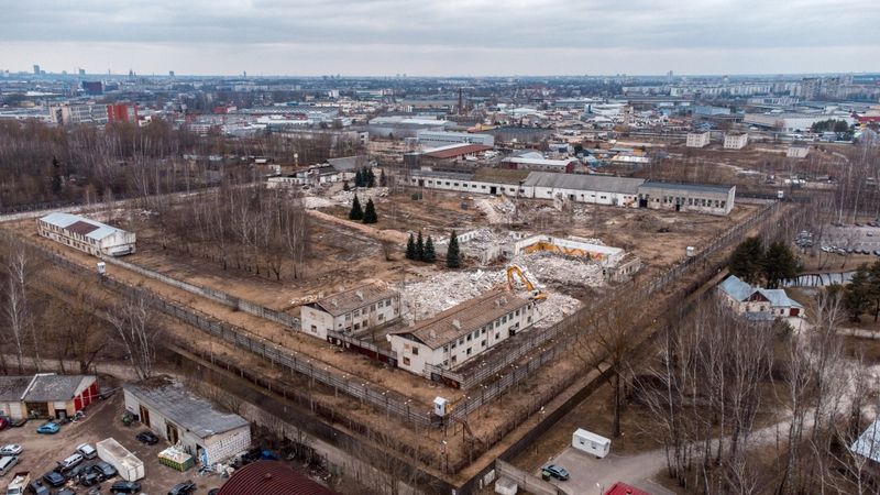 FOTO: Šķirotavas cietuma teritoriju atbrīvo Grindeks rūpnīcas celtniecībai