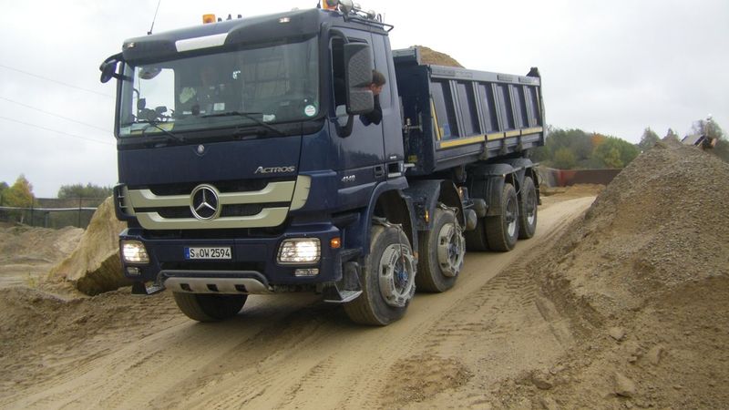 Mercedes-Benz Actros kravas automobili testē Latvijā