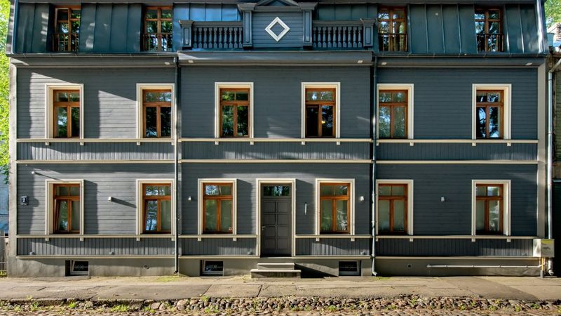 FOTO: Gada balvas Rīgas arhitektūrā finālists tuvplānā - koka ēka Torņkalnā