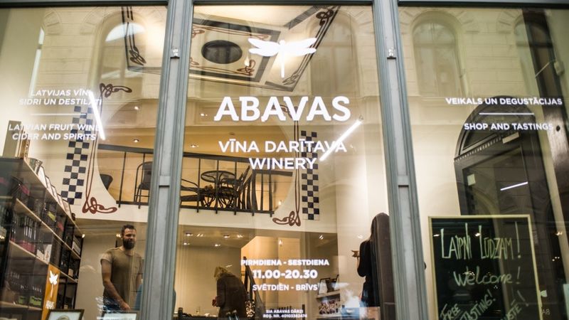 FOTO: Abavas vīna darītava atver pop - up veikalu