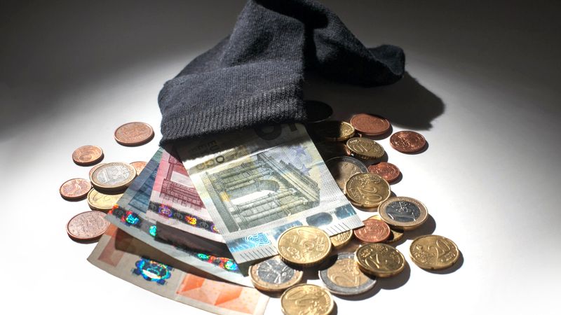 Valsts aprēķini: Kopš eiro ieviešanas ietaupīti vismaz simts miljoni eiro