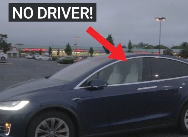 VIDEO: Teslas izsaukšanas funkcija pārsteidz