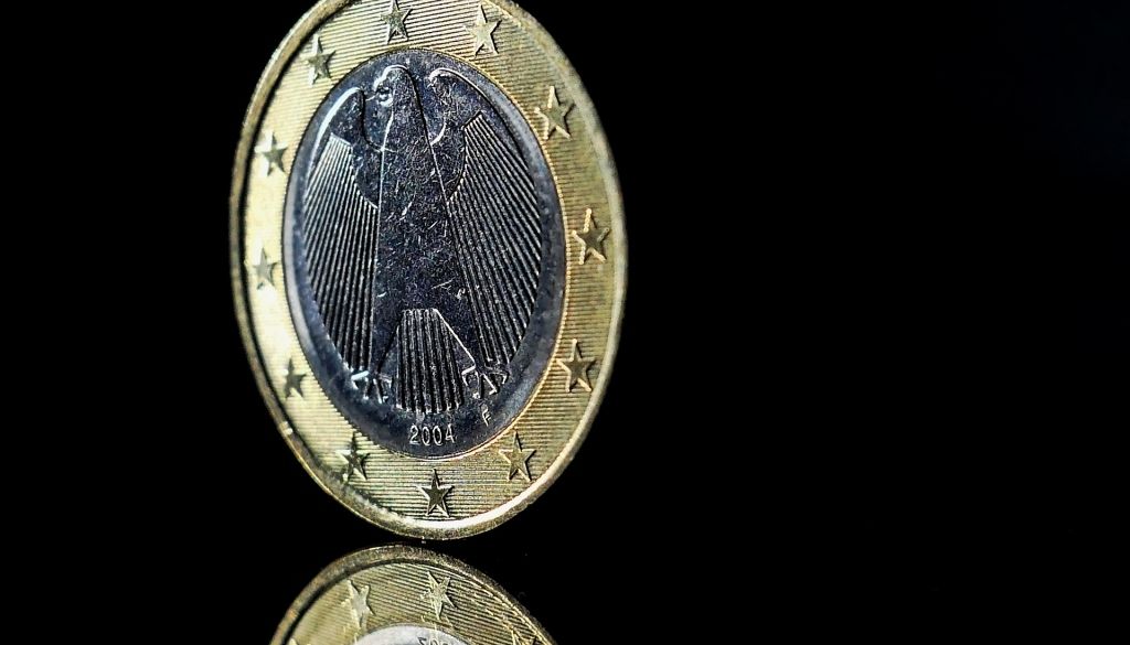 Aizdomās par naudas atmazgāšanu Deutsche Bank birojos veic kratīšanas